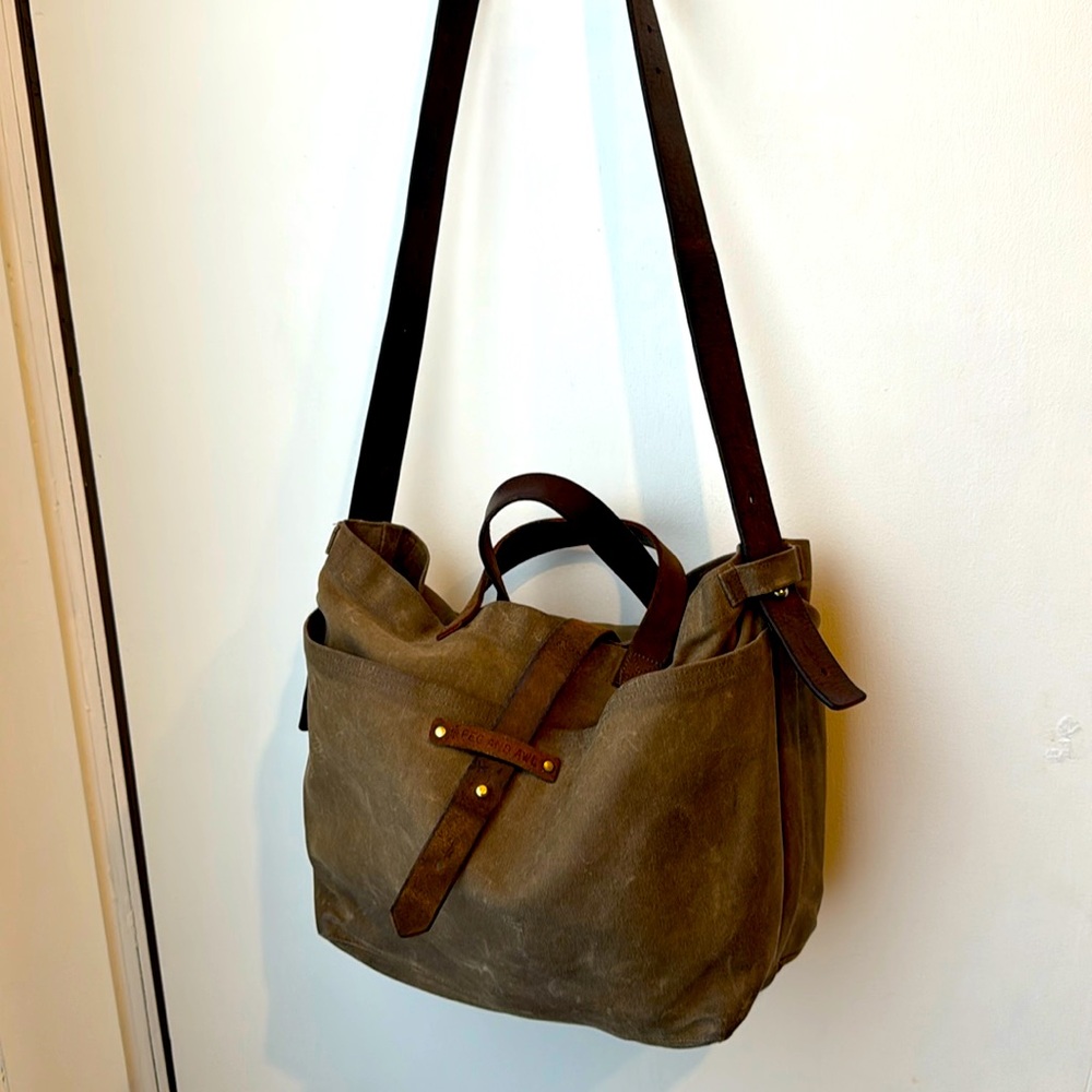 Peg & Awl cross body bag waxed canvas great pre owned condition adjustable